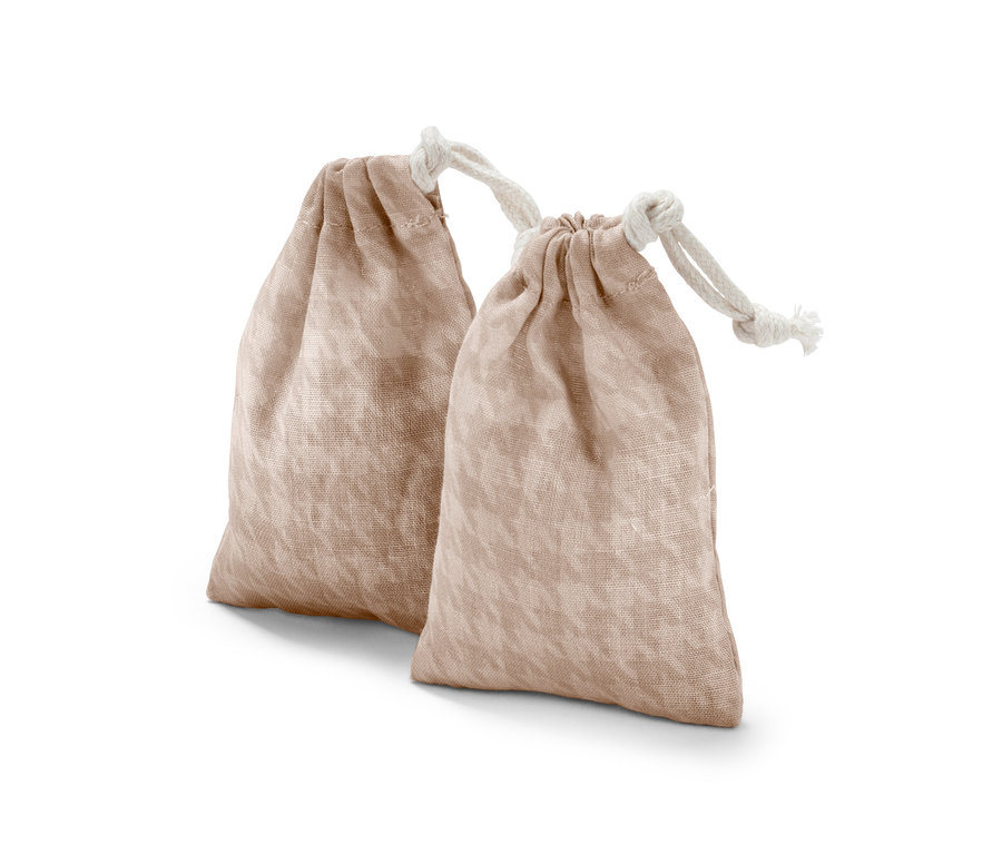 Deux sachets de bois de cèdre.