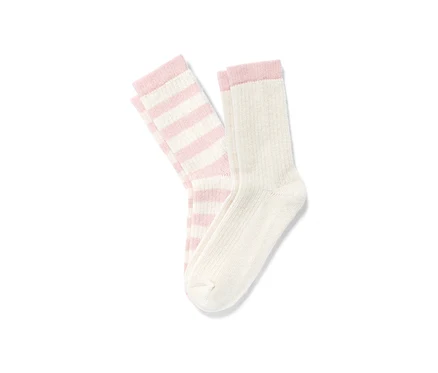 Deux paires de chaussettes en laine : une paire couleur crème avec bordure rose, une paire rayée rose et blanc.