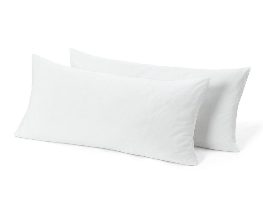 Deux taies d’oreiller en jersey, blanc cassé.