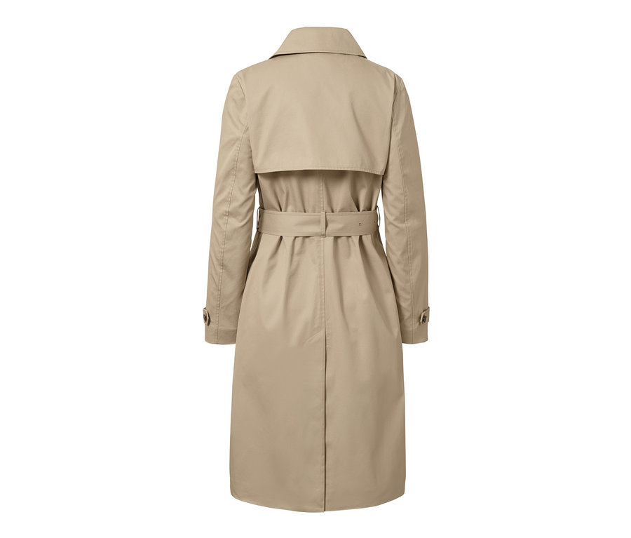 Un trench-coat beige vu de derrière.