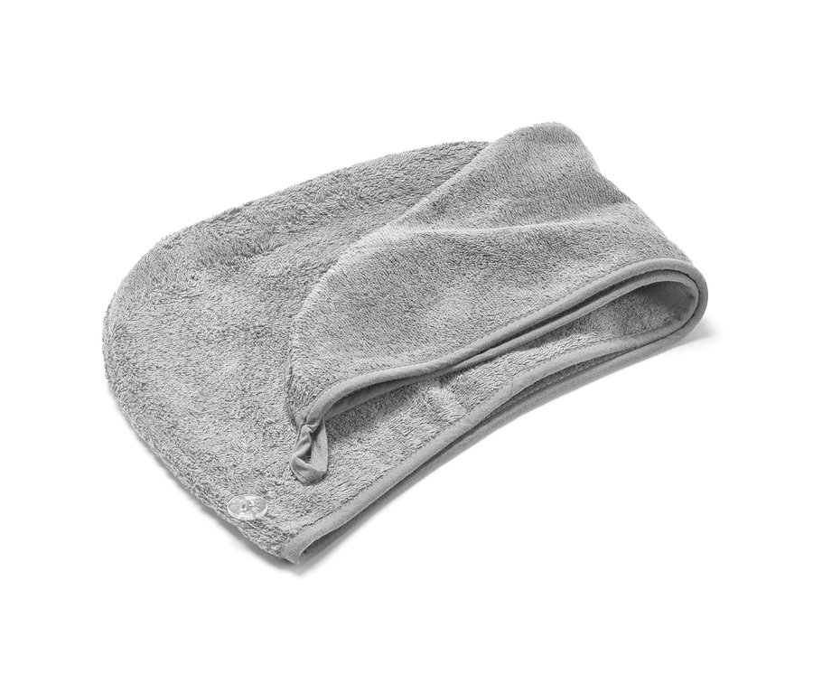 Serviette turban grise sur fond blanc.
