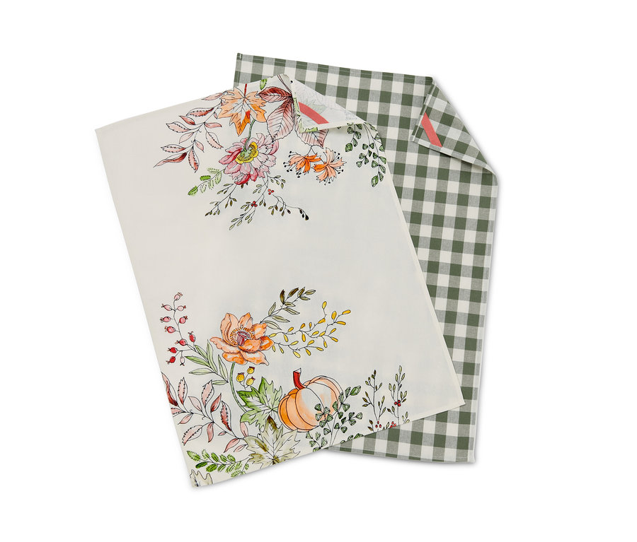 Deux linges de cuisine, un blanc avec des motifs de fleurs et de citrouilles, et un vert à carreaux.