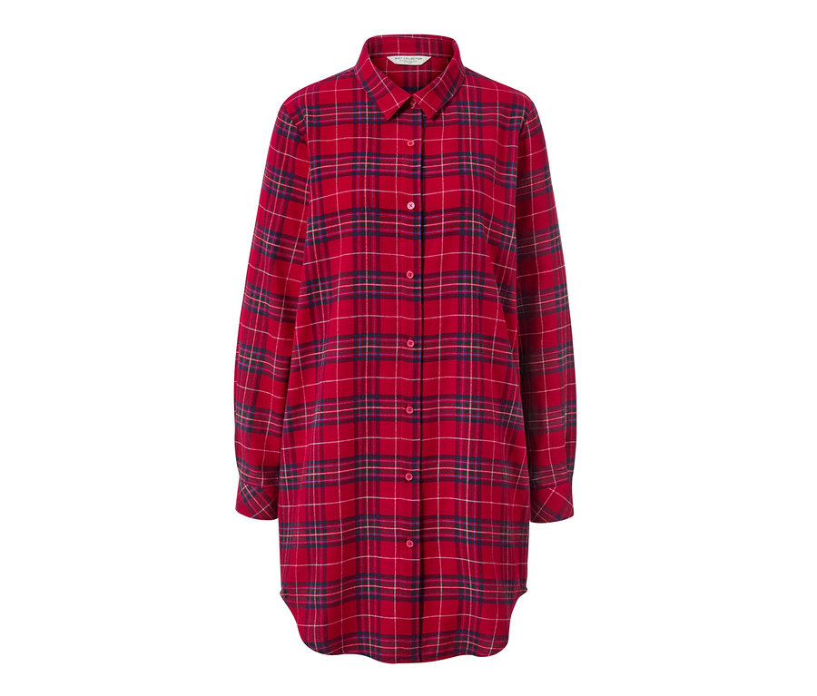 Chemise de nuit en flanelle rouge à carreaux.
