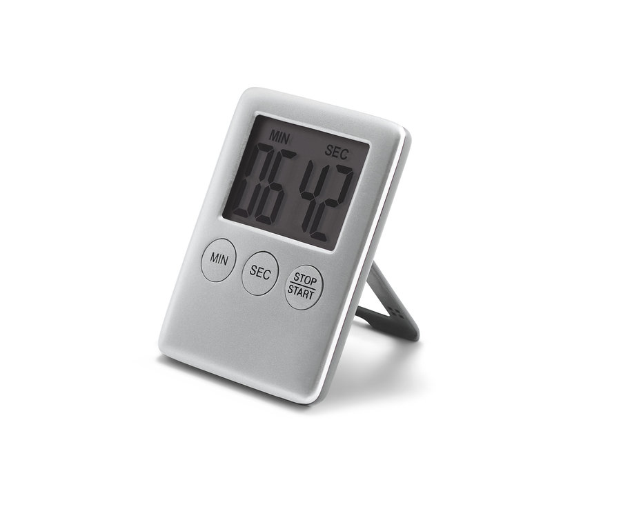 Un minuteur numérique argenté avec un support gris affiche 06:42.