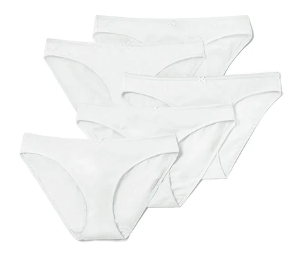 Cinq slips blancs.