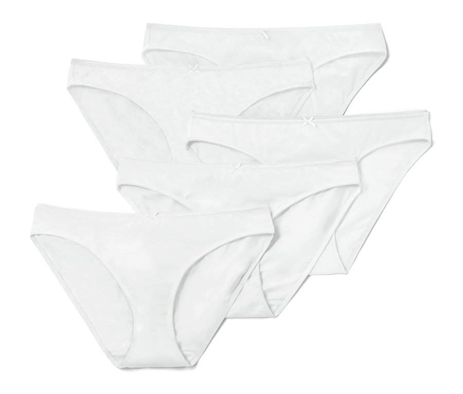Cinq slips blancs.