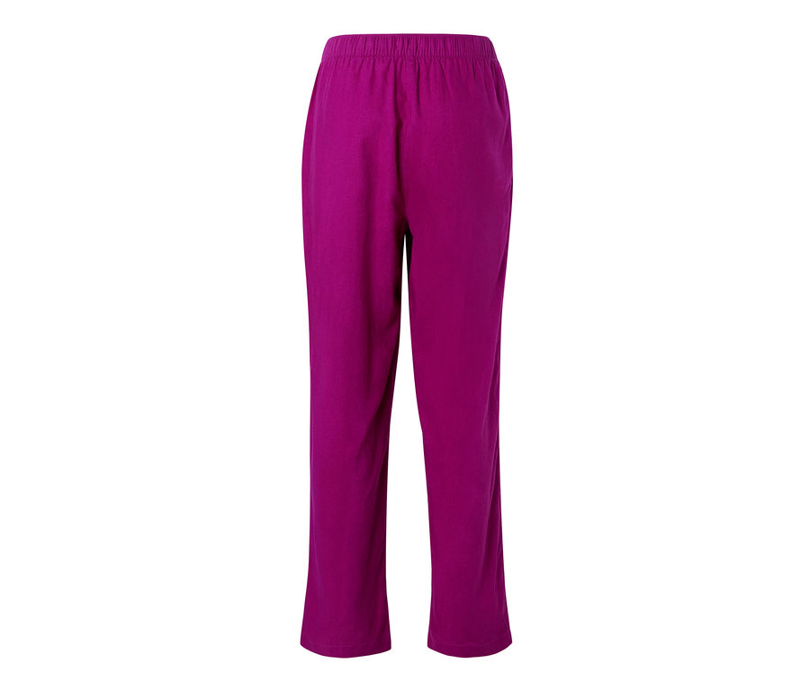 Vue détaillée de l'arrière d'un pantalon en lin rouge baie.