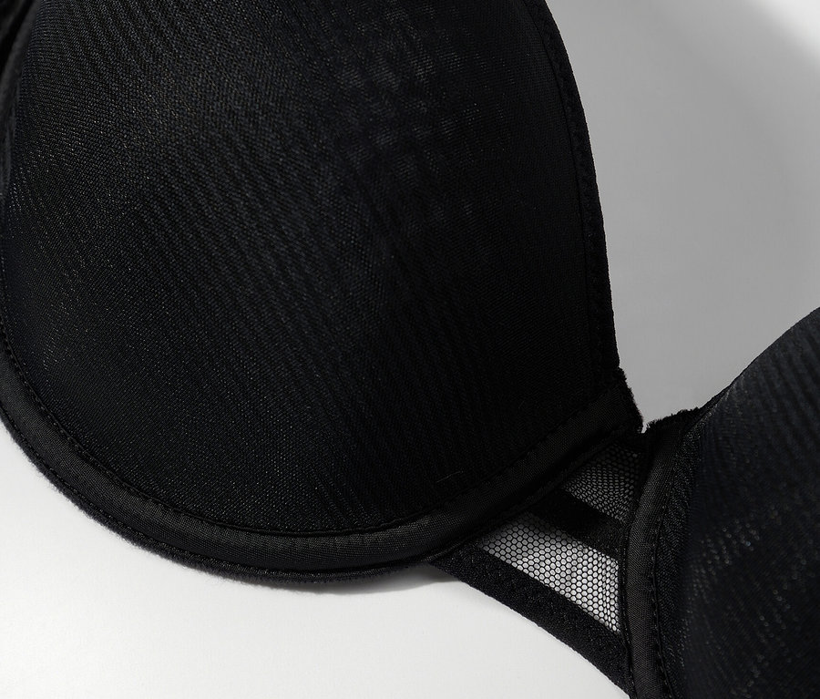 Gros plan du soutien-gorge spacer « Nais » Passionata, noir.
