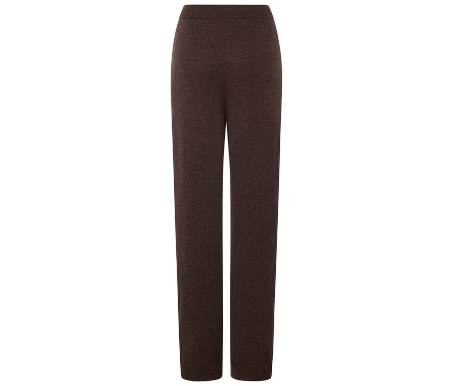 Pantalon marron tricoté sur fond blanc.