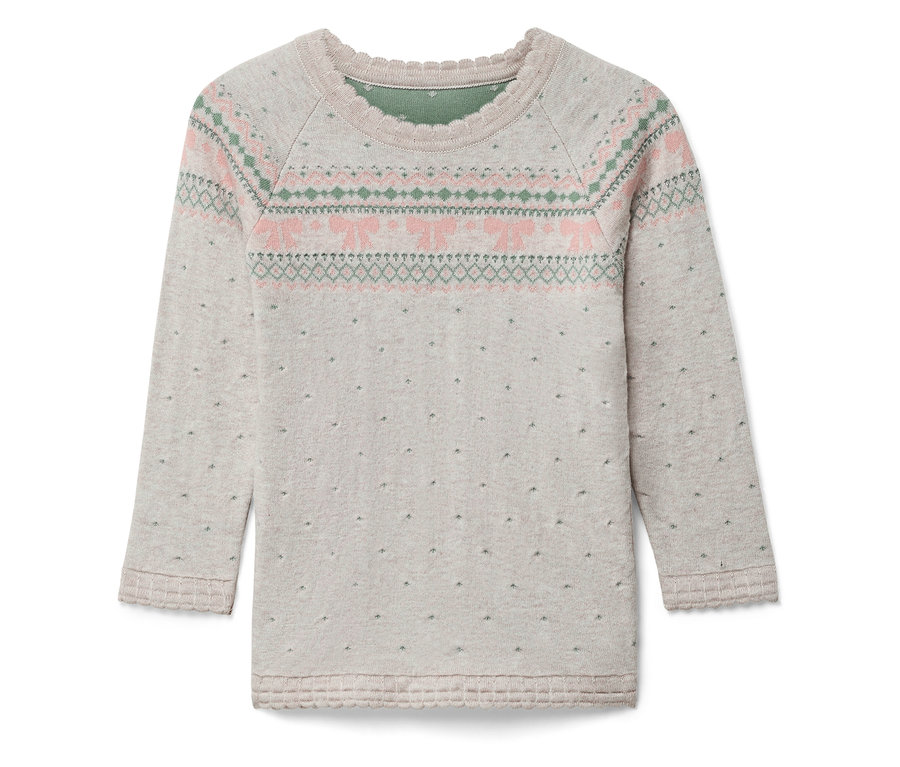 Détail d'un pull à manches longues avec bordure décorative et motif jacquard rose et vert sur fond gris.