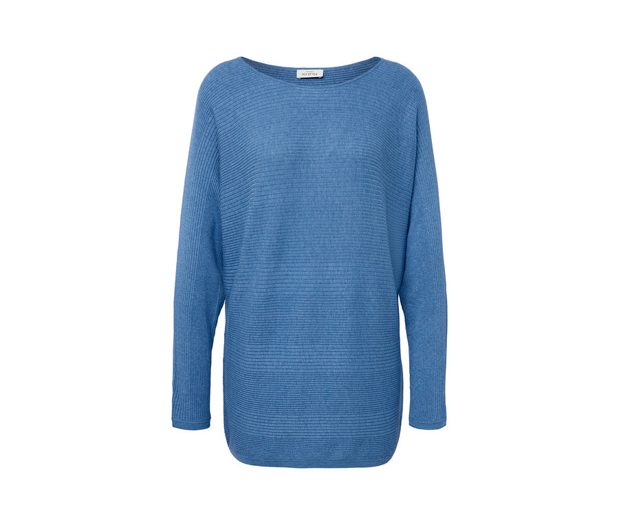 Pull en maille fine bleu.