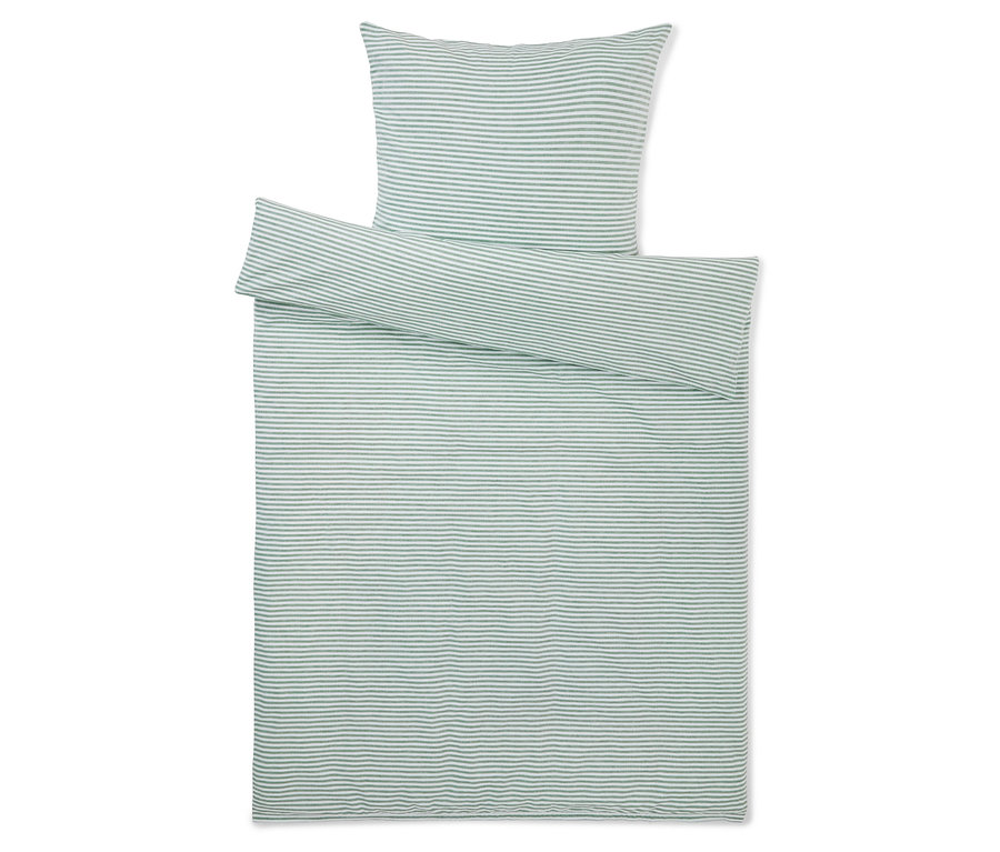 Ensemble de literie avec oreiller et couette à rayures vertes sur fond blanc.
