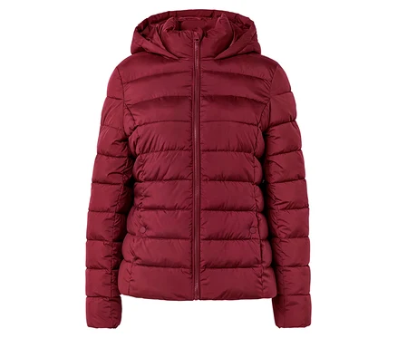 Veste matelassée rouge à capuche, entièrement zippée, sur fond blanc.
