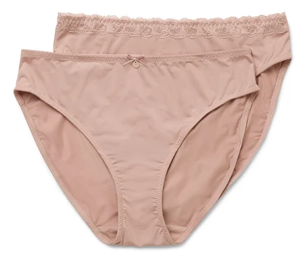 Deux culottes roses sont superposées.