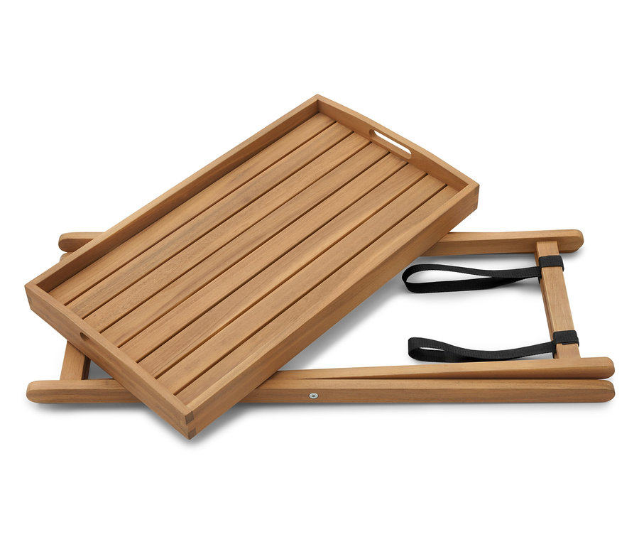 Un plateau en bois est posé sur un support de plateau en bois plié.