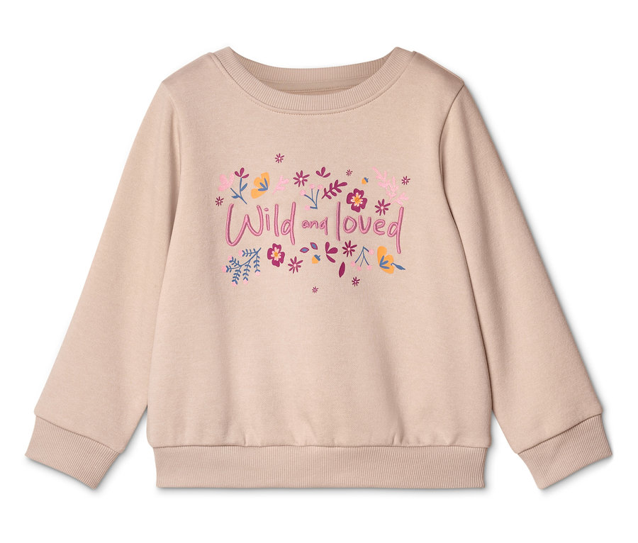 Un pull beige avec l'inscription « Wild and loved » et des motifs floraux sur fond blanc.