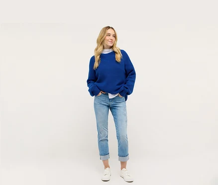 Femme portant un cardigan bleu et un jean Angels Denim «
bspCira Boho
bsp».