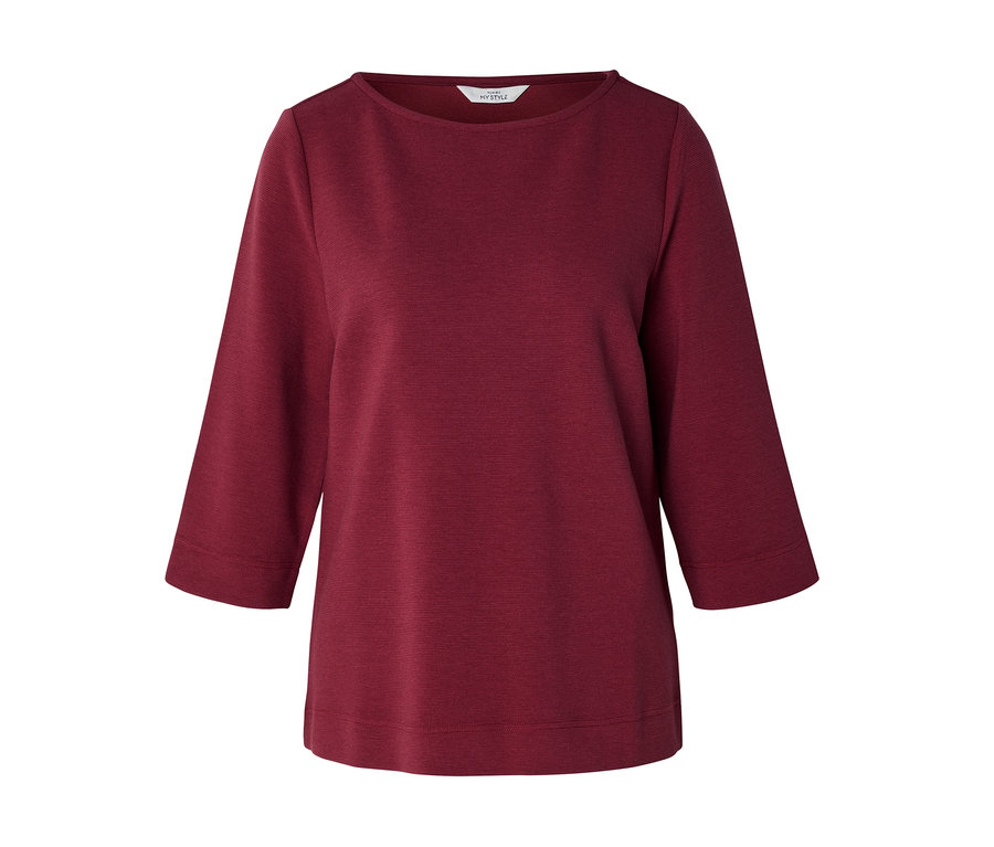 Blouse structurée rouge foncé avec des manches trois-quarts et un col rond.
