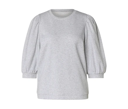 Sweat-shirt gris clair à col rond, manches 3/4 bouffantes et poignets.
