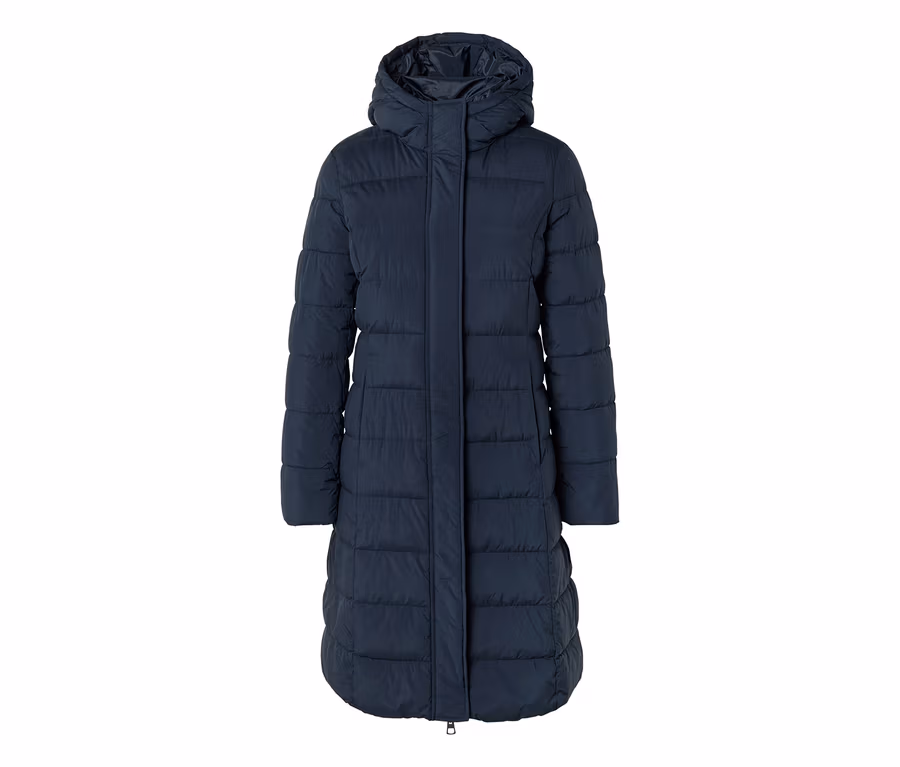 Long manteau doudoune bleu foncé avec capuche, présentant des surpiqûres horizontales et verticales.