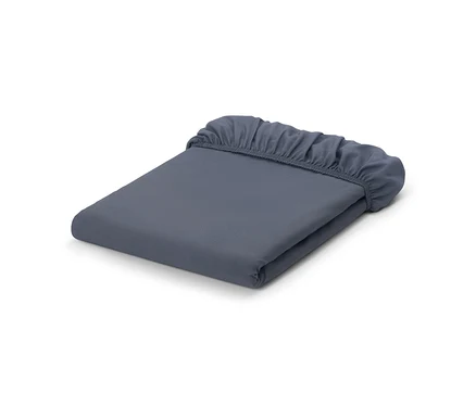 Un drap-housse gris foncé plié avec un bord élastique