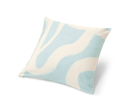 Housse décorative pour coussin avec motif vague bleu et blanc.