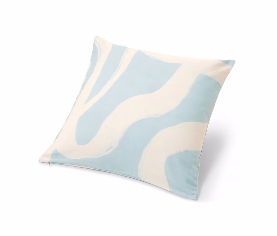 Housse décorative pour coussin avec motif vague bleu et blanc.