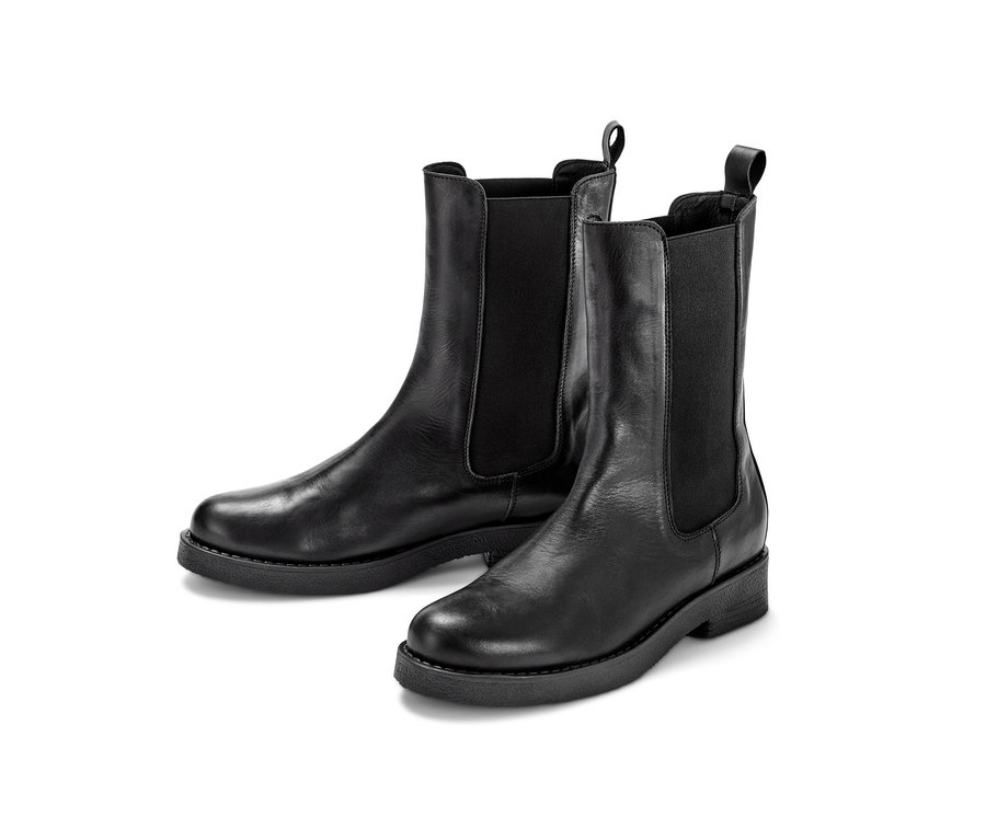 Bottines en cuir noires.