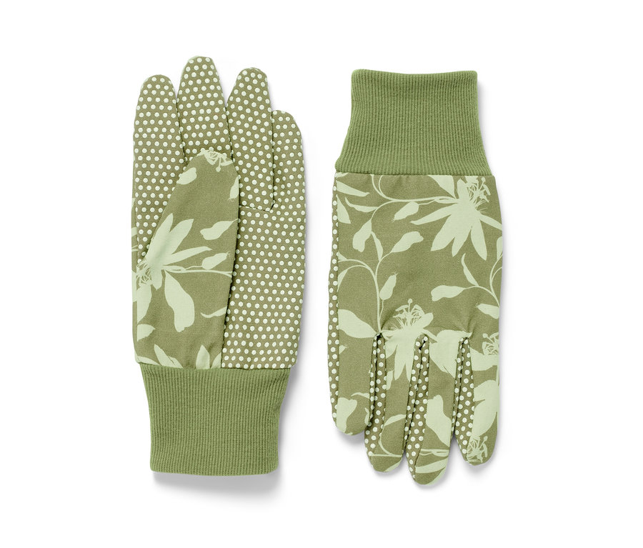 Deux gants de jardinage avec des motifs floraux et à pois.
