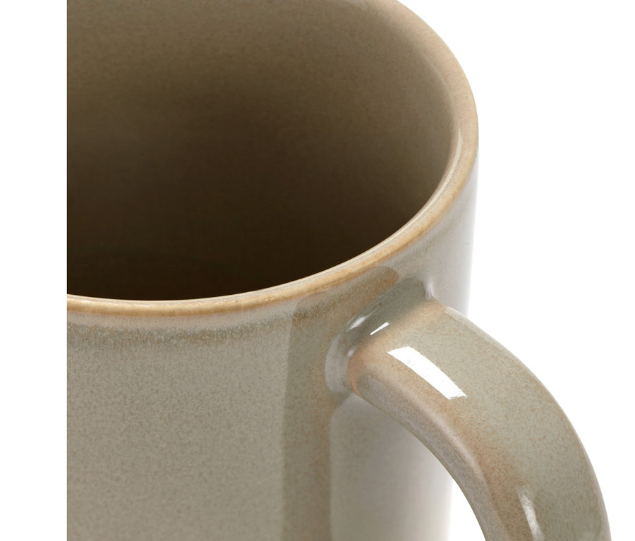 Gros plan d'une tasse.