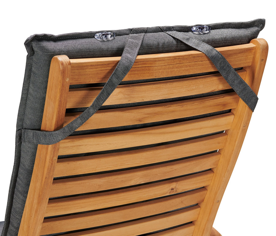 Gros plan d'une chaise longue à dossier haut premium anthracite fixée à un cadre de chaise en bois avec des sangles grises.
