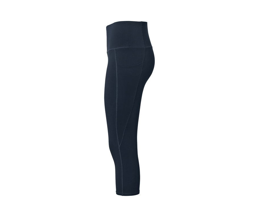Corsaire de sport bleu marine.