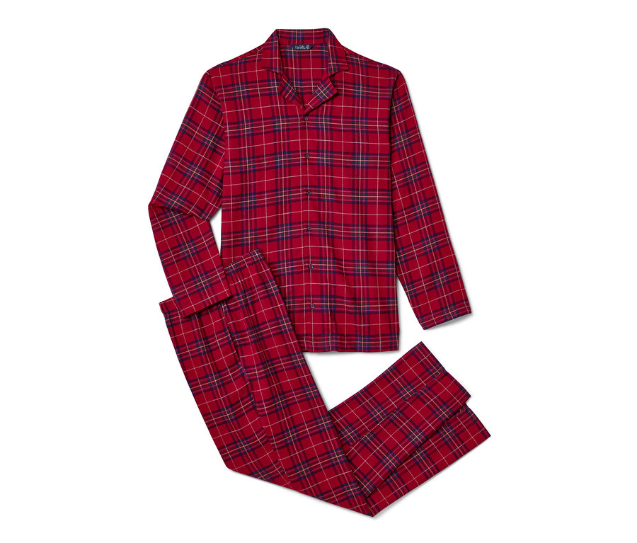 Un pyjama en flanelle à carreaux rouges.