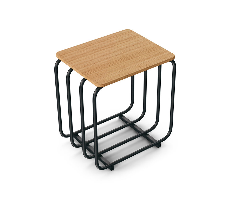 Tabouret noir avec plateau en bois clair.