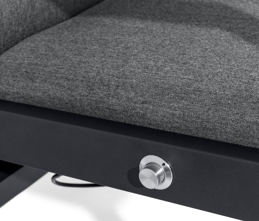 Vue détaillée de deux fauteuils à haut dossier avec tissu Creacryl® tous temps.