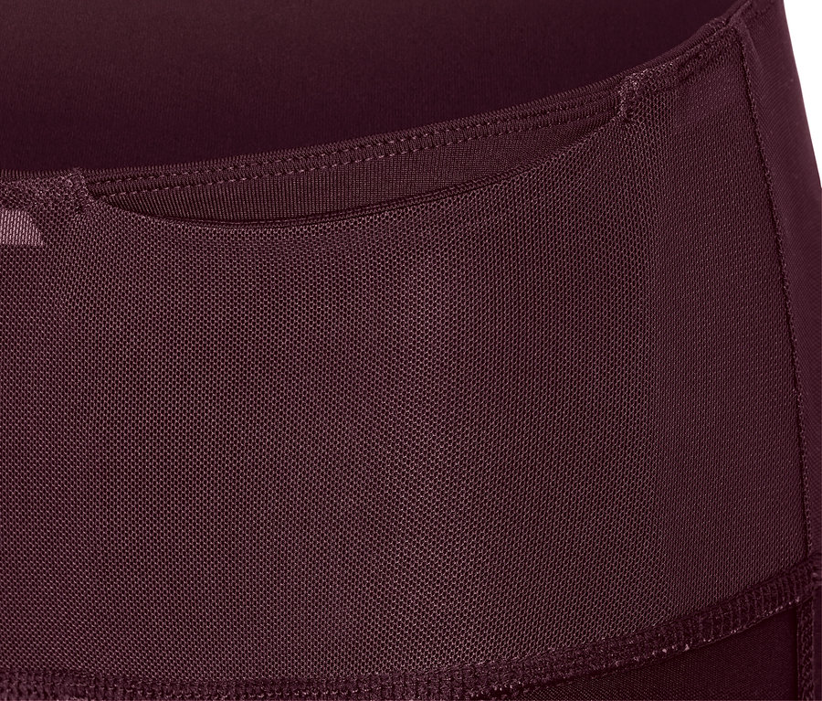 Détail d'un corsaire de sport bordeaux avec une poche à la taille.