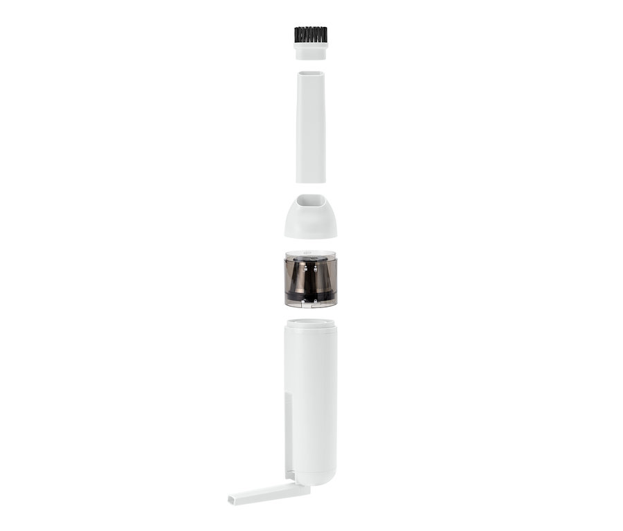 Un aspirateur à main à batterie démonté avec différents accessoires sur un fond blanc.