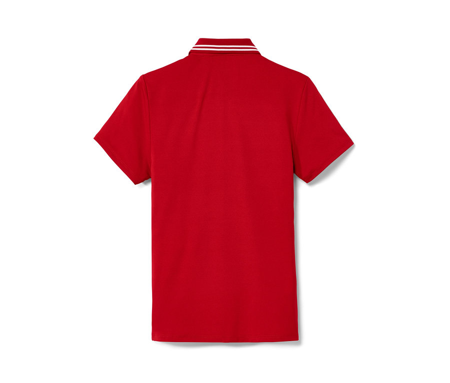 Vue arrière d'un polo fonctionnel rouge pour enfant avec des rayures blanches sur le col.