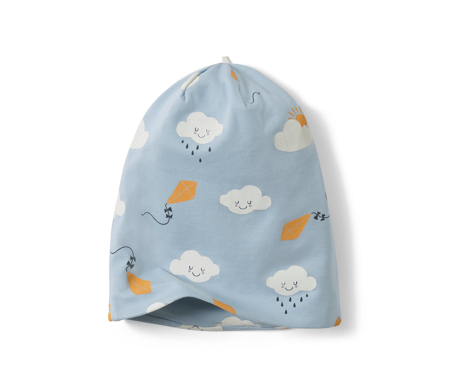 Bonnet en jersey bleu clair pour enfant avec motif nuages et cerfs-volants.