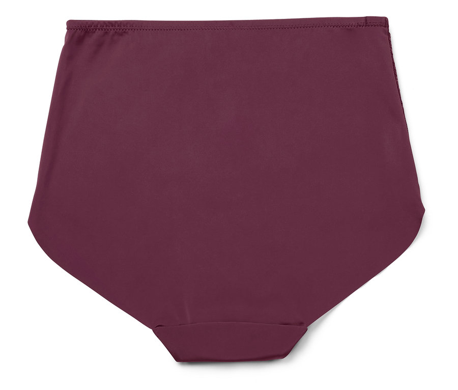 Gros plan d'une culotte violette taille haute sur fond blanc.