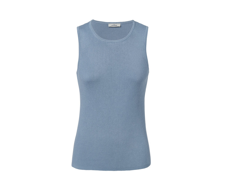 Gros plan d'un top en maille bleu acier.