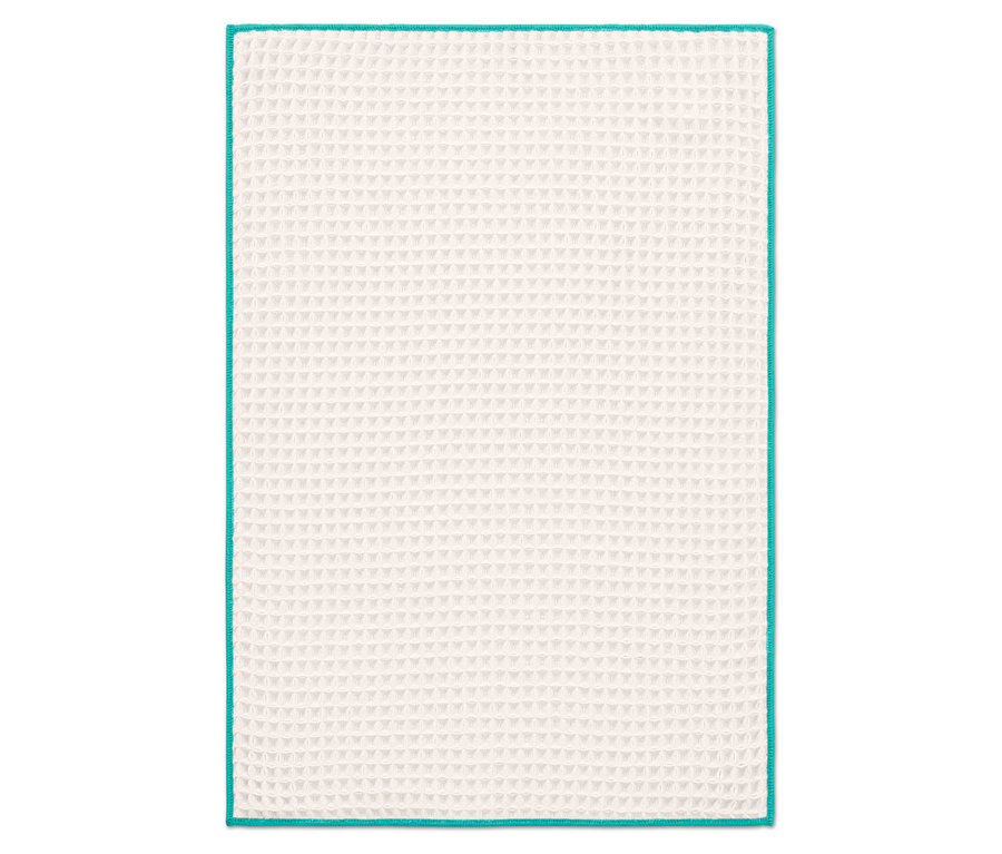 Un très grand chiffon sec avec une bordure orange.