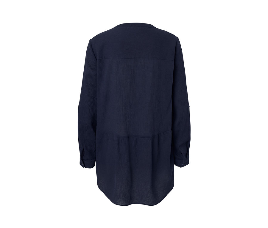 Vue détaillée de l'arrière d'une blouse longue.