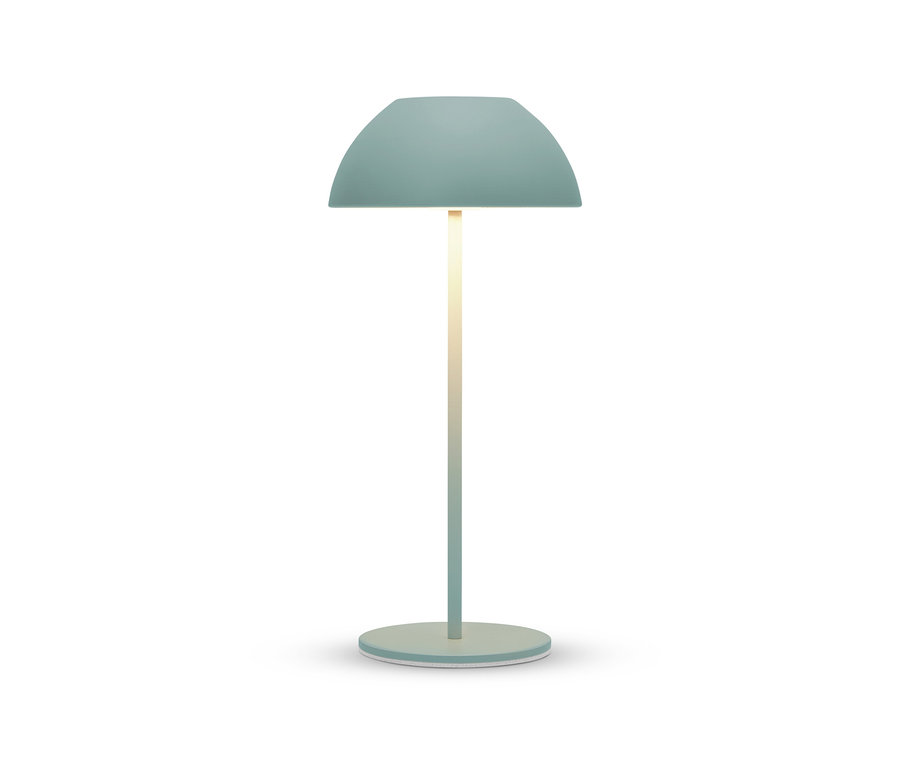 Lampe bleu clair avec abat-jour arrondi sur fond blanc.