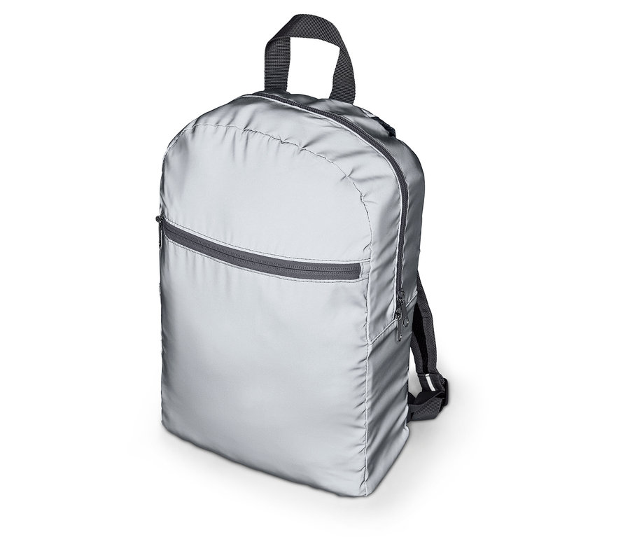 Sac à dos argenté avec fermetures éclair et poignée.