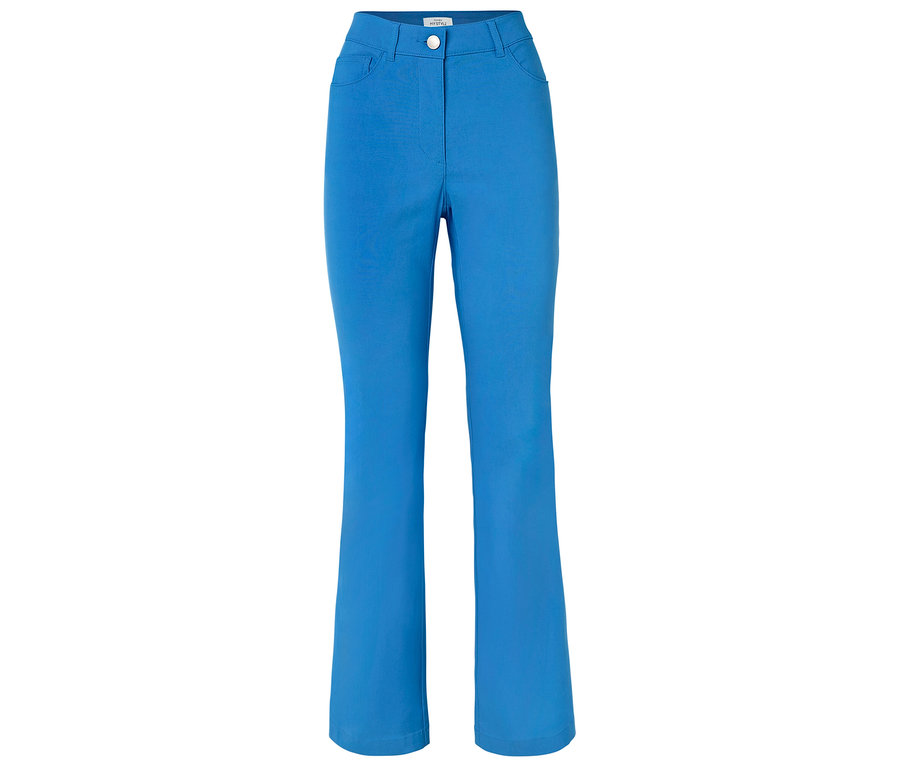 Pantalon évasé bleu.