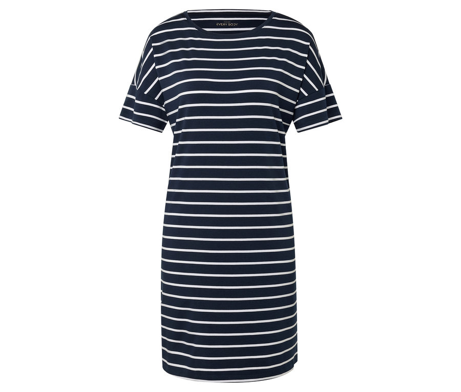 Robe bleue à rayures blanches.