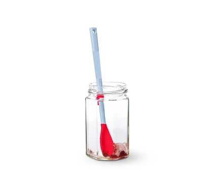 Cuillère en silicone spéciale dans un pot en verre.