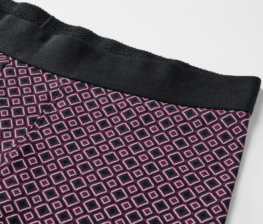 Détail d'un caleçon boxeur bordeaux à motifs géométriques, lot de 4.