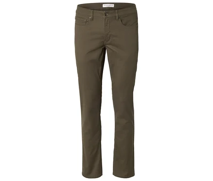 Pantalon kaki sur fond blanc.